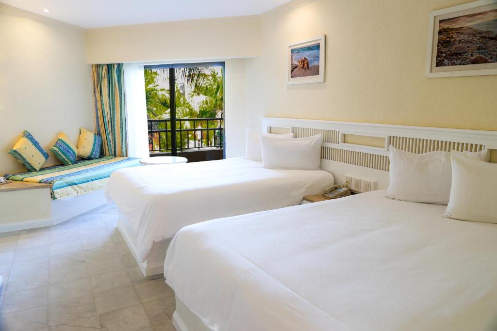 Трехместный (Улучшенный номер «Селект» (для 3 взрослых)) курортного отеля Sandos Playacar Beach Resort - Select Club - All Inclusive, Плая-дель-Кармен