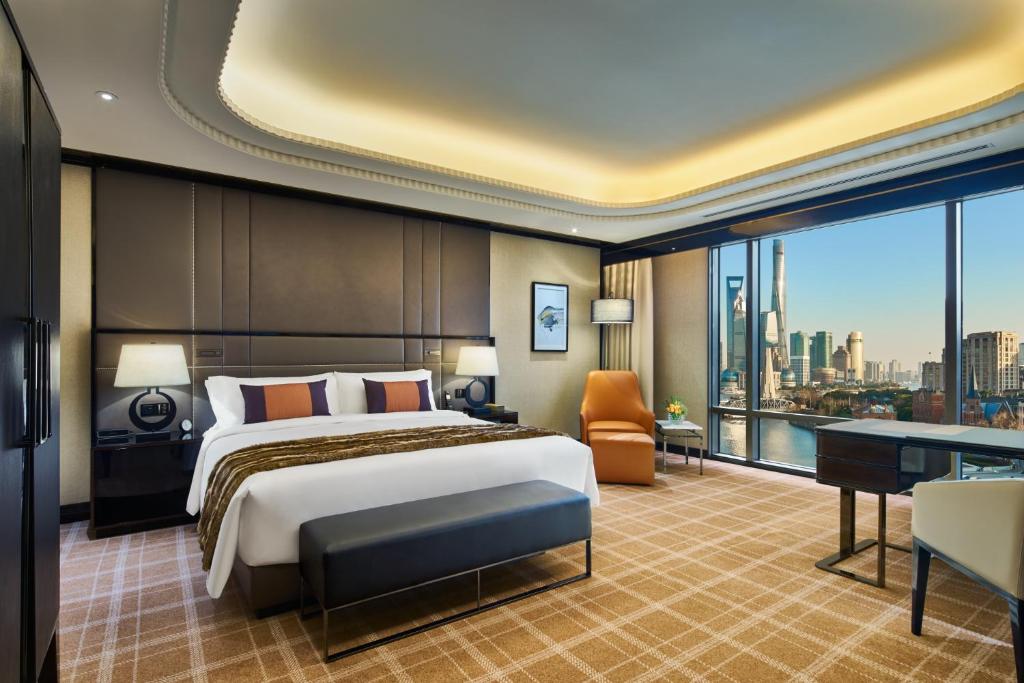Двухместный (Пакет услуг «2 СПА» - Номер Делюкс с кроватью размера «king-size» и видом на реку) отеля Bellagio Shanghai, Шанхай