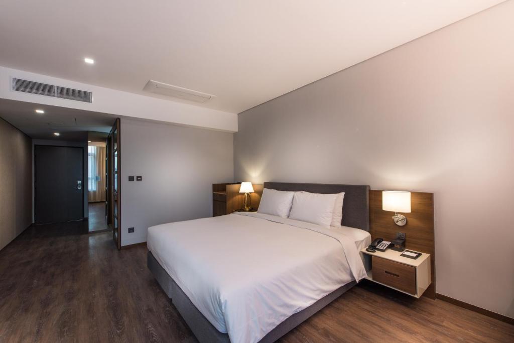 Двухместный (Номер Делюкс с кроватью размера «king-size») отеля ENA Suite Hotel Namdaemun, Сеул