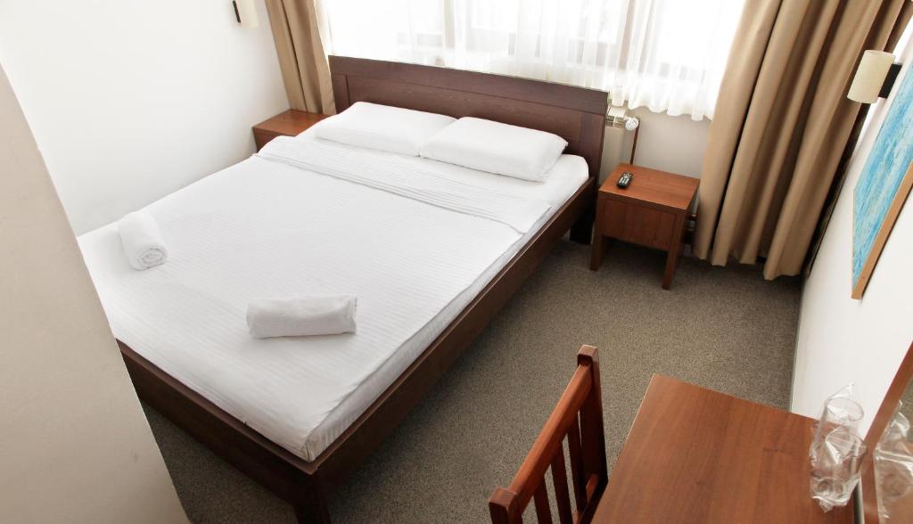 Двухместный (Стандартный двухместный номер с 1 кроватью) отеля Hotel Happy, Димитровград