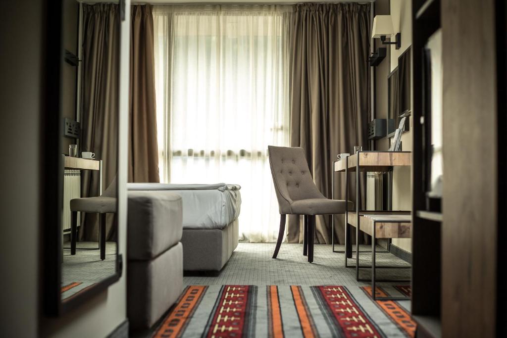 Двухместный (Улучшенный двухместный номер с 1 кроватью, вид на лыжные склоны) отеля Rila Hotel Borovets, Боровец