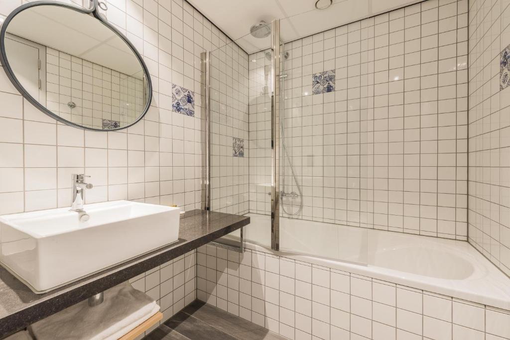 Двухместный (Двухместный номер Делюкс с 1 кроватью и ванной) отеля Urban Lodge Hotel, Амстердам