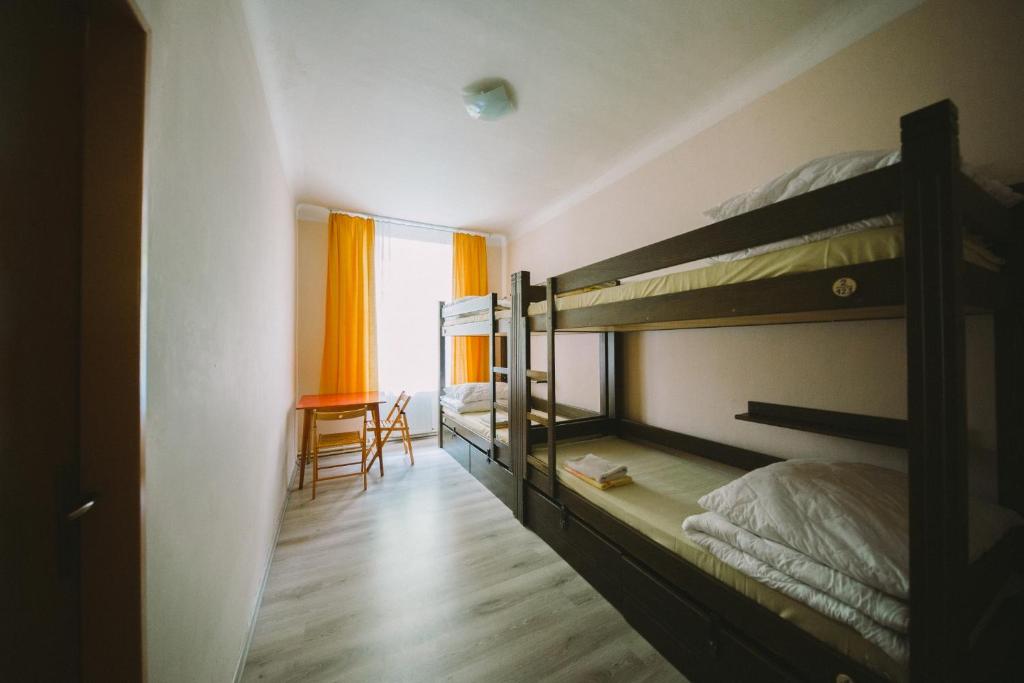 Номер (Кровать в общем номере для мужчин с 4 кроватями) хостела Dakura, Прага