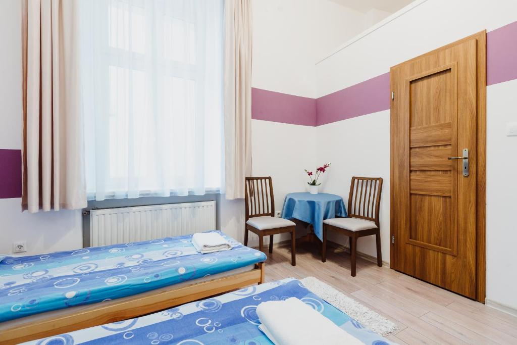 Двухместный (Двухместный номер с 2 отдельными кроватями) хостела Hostel Tara, Краков