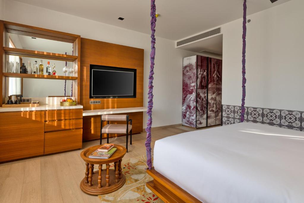 Двухместный (Роскошный номер с кроватью размера «king-size») курортного отеля Azaya Beach Resort Goa, Бенаулим