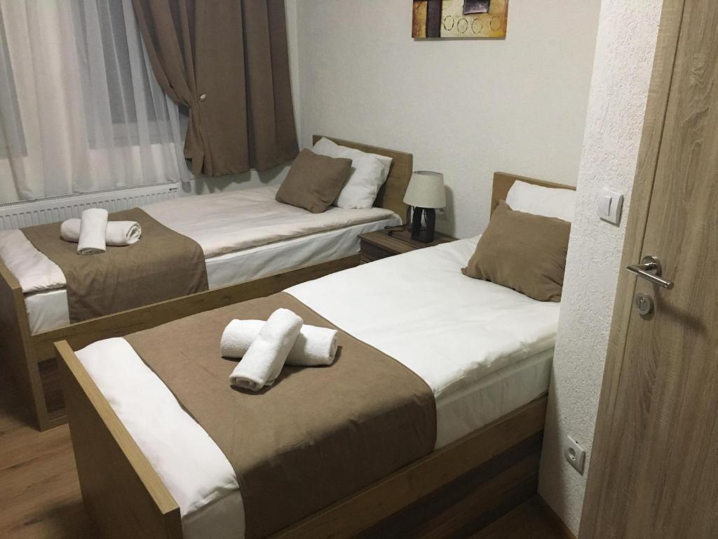 Двухместный (Двухместный номер с 2 отдельными кроватями и душем) отеля Bed and Breakfast Divanhana, Нови-Пазар