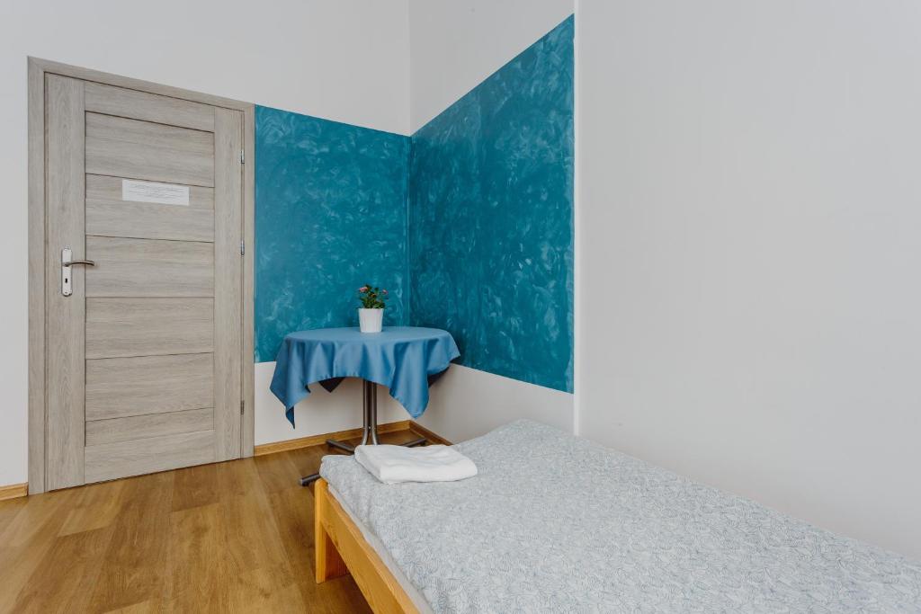 Двухместный (Двухместный номер с 1 кроватью или 2 отдельными кроватями, общая ванная комната) хостела Hostel Tara, Краков