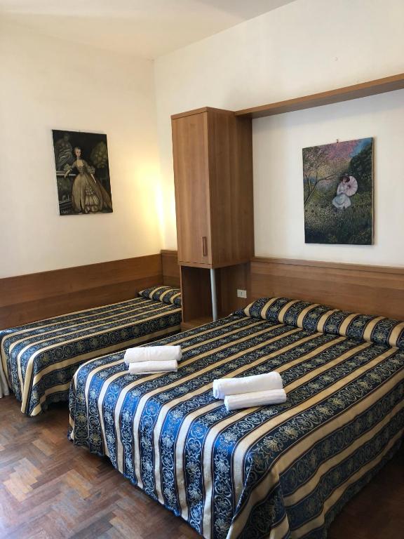 Семейный (Cемейный номер с собственной ванной комнатой) отеля Hotel Bolognese, Рим