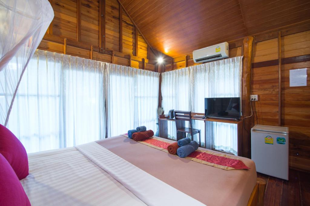 Двухместный (Улучшенный двухместный номер с 1 кроватью) курортного отеля Thiwson Beach Resort, Кох Яо Яй