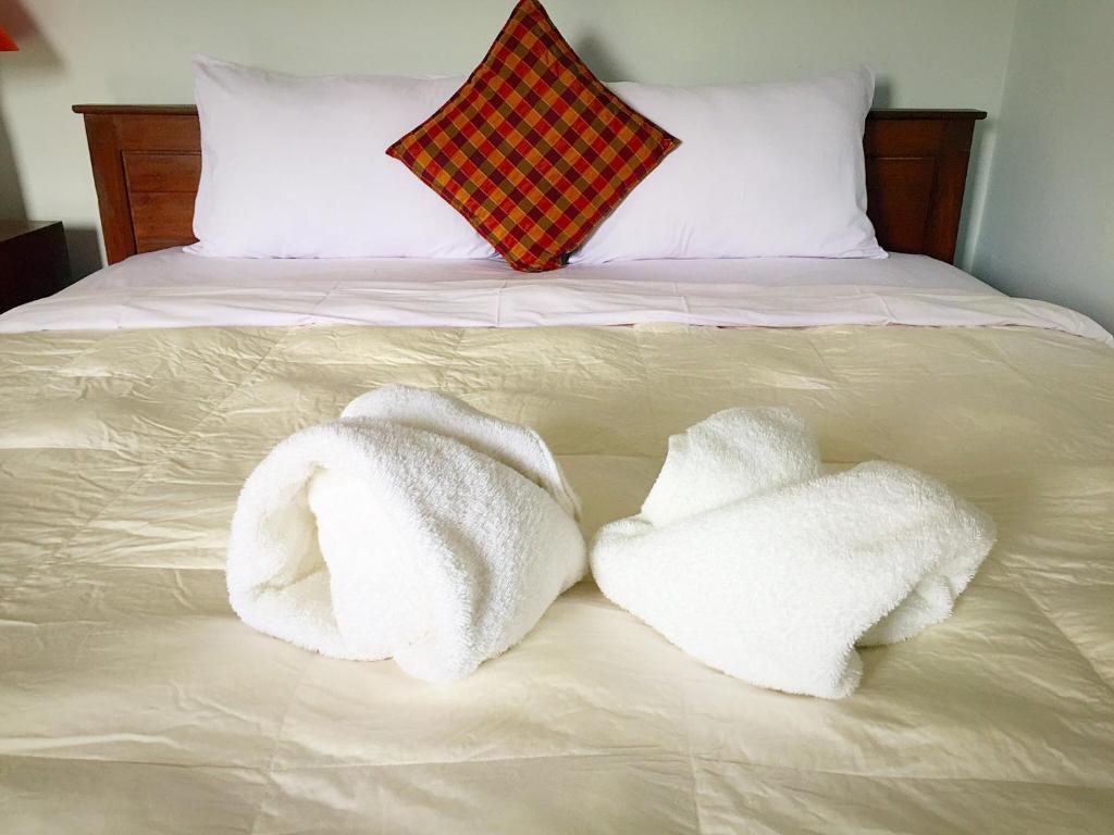 Двухместный (Улучшенный двухместный номер Делюкс с 1 кроватью или 2 отдельными кроватями) семейного отеля Moyo and Son Surf Stay, Улувату