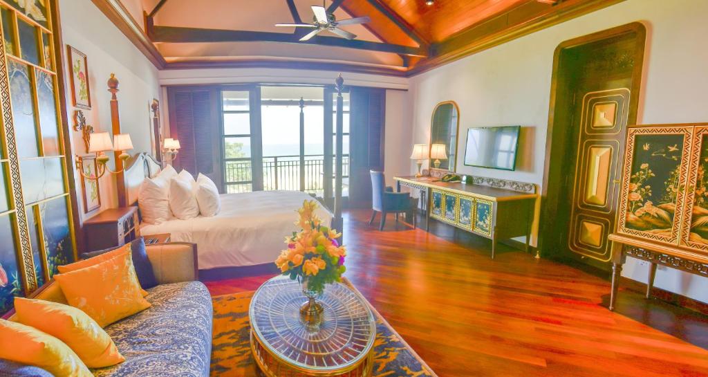 Сьюит (Президентский люкс с 2 спальнями) курортного отеля Furama Resort Danang, Дананг