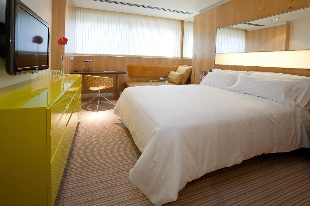 Двухместный (Двухместный номер с 1 кроватью или 2 отдельными кроватями и гостиным уголком) отеля Hotel Alfonso, Сарагоса
