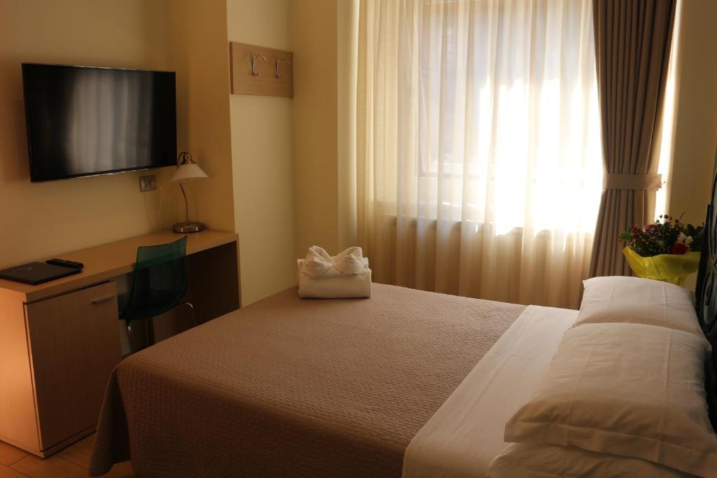 Двухместный (Небольшой двухместный номер с 1 кроватью) отеля Hotel La Madonnina, Милан