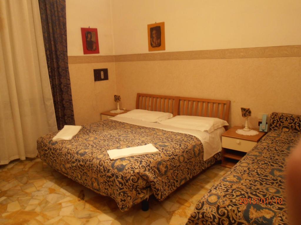 Трехместный (Трехместный номер с собственной ванной комнатой) гостевого дома Souvenir Maya, Флоренция