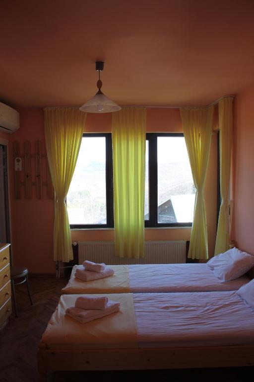Двухместный (Двухместный номер с 2 отдельными кроватями и террасой) гостевого дома Guest House Daskalov, Червена-Локва