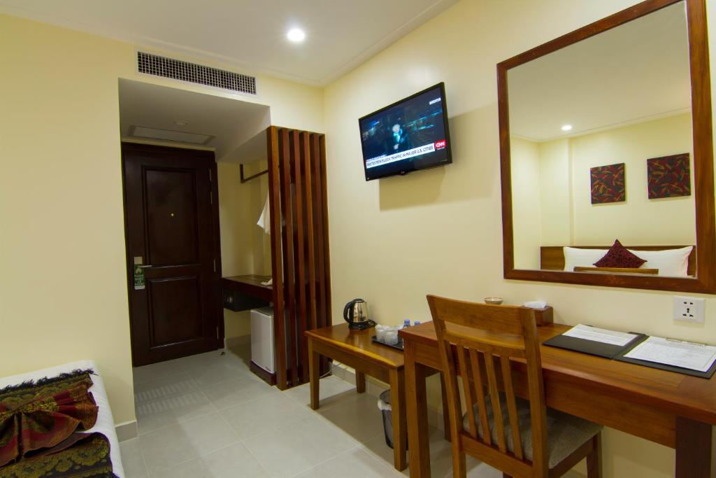 Двухместный (Улучшенный двухместный номер с 2 отдельными кроватями) отеля Rose Emerald Hotel, Пномпень