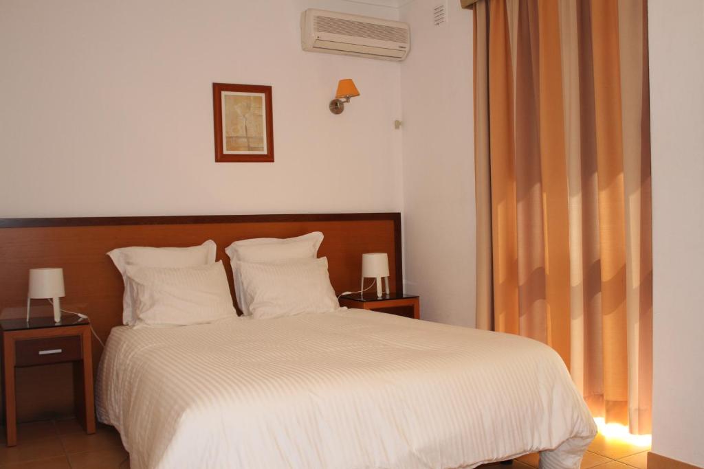 Двухместный (Специальное предложение - Двухместный номер с 1 кроватью или 2 отдельными кроватями) отеля Hotel Pinhal do Sol, Картейра