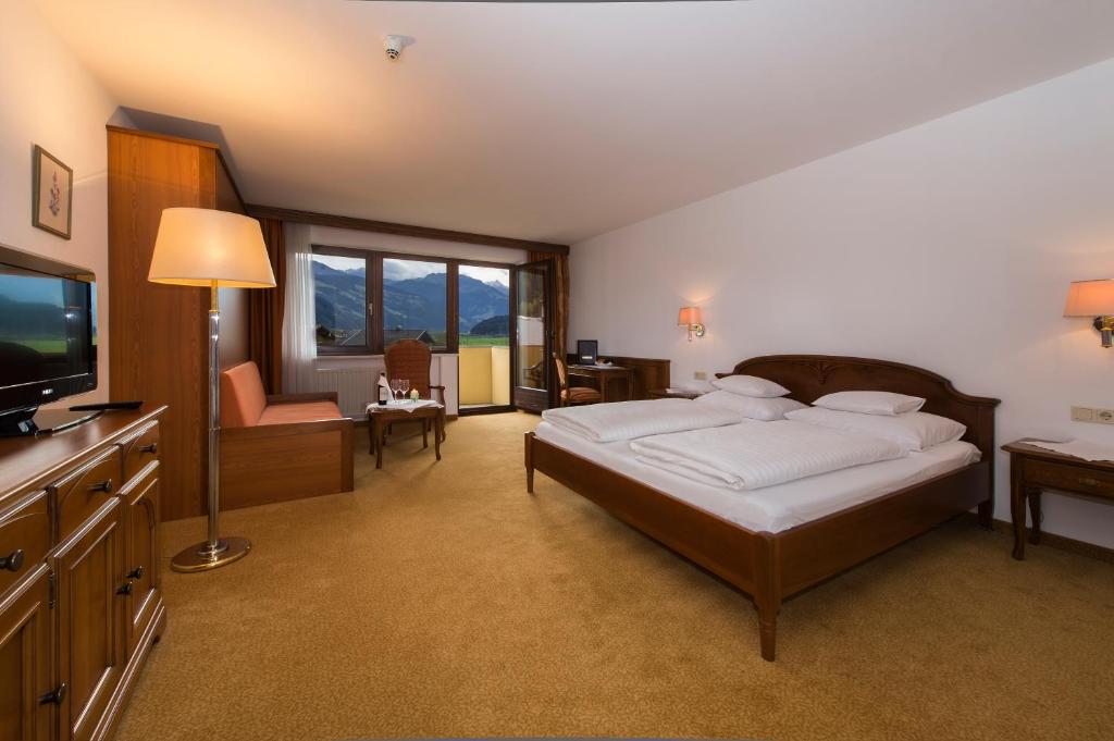Двухместный (Улучшенный двухместный номер с 1 кроватью) отеля Hotel Zum Pinzger, Альпбах