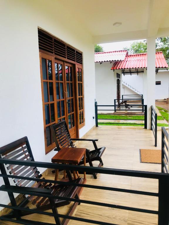 Двухместный (Двухместный номер Делюкс с 1 кроватью и балконом) отеля Intothe Wild Sigirya, Сигирия
