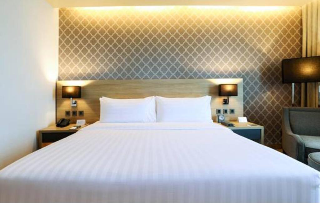 Двухместный (Deluxe King Room - Leisure) отеля bai Hotel Cebu, Себу
