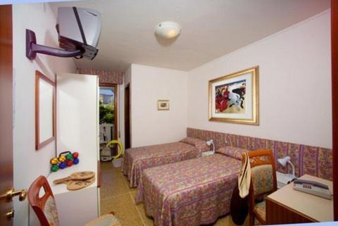 Двухместный (Двухместный номер эконом-класса с 1 кроватью или 2 отдельными кроватями) отеля Hotel Nevada, Бибионе