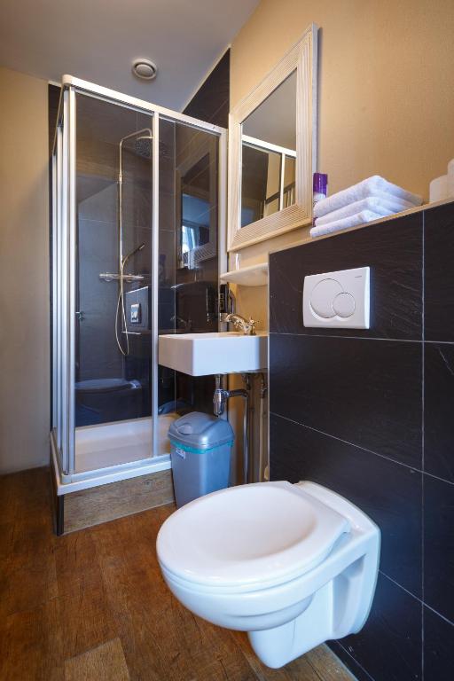 Одноместный (Одноместный номер с собственной ванной комнатой) отеля Hotel Santa Maria, Роттердам