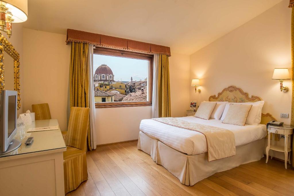 Двухместный (Двухместный номер с 1 кроватью или 2 отдельными кроватями, вид на город) отеля Atlantic Palace, Флоренция