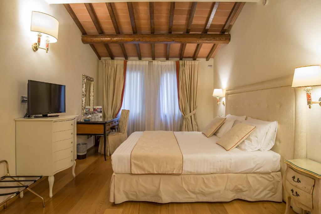 Двухместный (Улучшенный двухместный номер с 1 кроватью или 2 отдельными кроватями) отеля Atlantic Palace, Флоренция