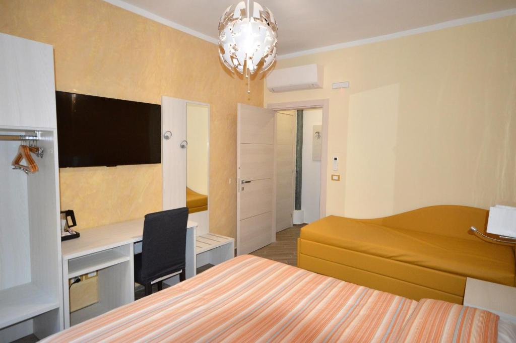 Двухместный (Двухместный номер с 2 отдельными кроватями и собственной ванной комнатой) гостевого дома Palafiori Rooms Sanremo, Сан-Ремо