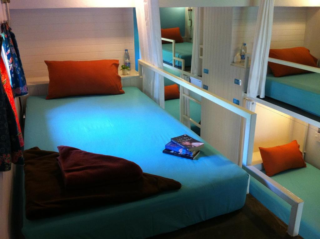 Номер (Односпальная кровать в общем номере для мужчин и женщин) хостела Glur Hostel, Краби