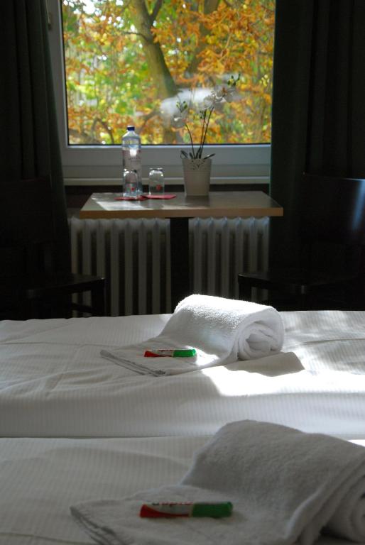 Двухместный (Двухместный номер с 2 отдельными кроватями и собственной ванной комнатой) хостела Grand Hostel Berlin, Берлин