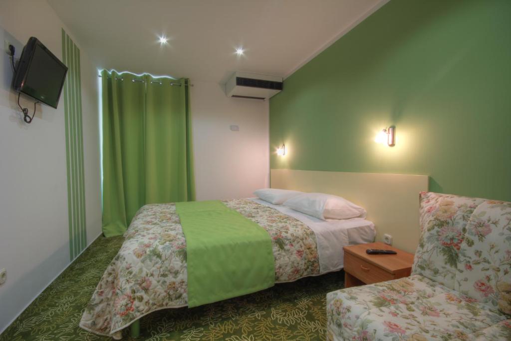 Двухместный (Двухместный номер с 2 отдельными кроватями и балконом) отеля Hotel Sali, Сали