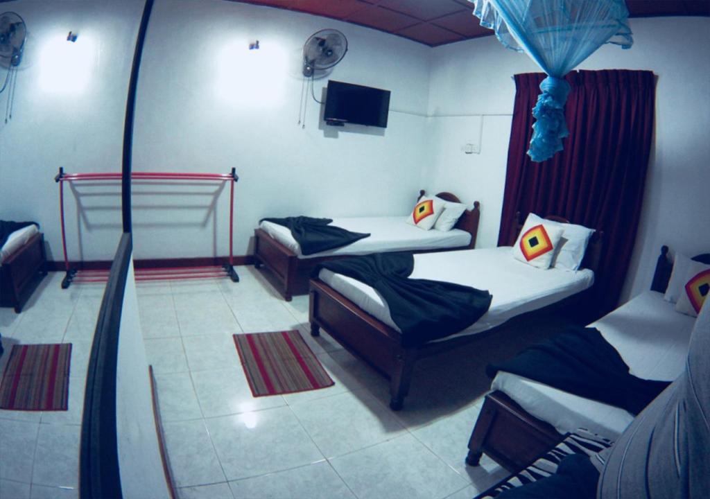 Трехместный (Трехместный номер Делюкс) отеля Lark Nest Hotel, Бандаравела