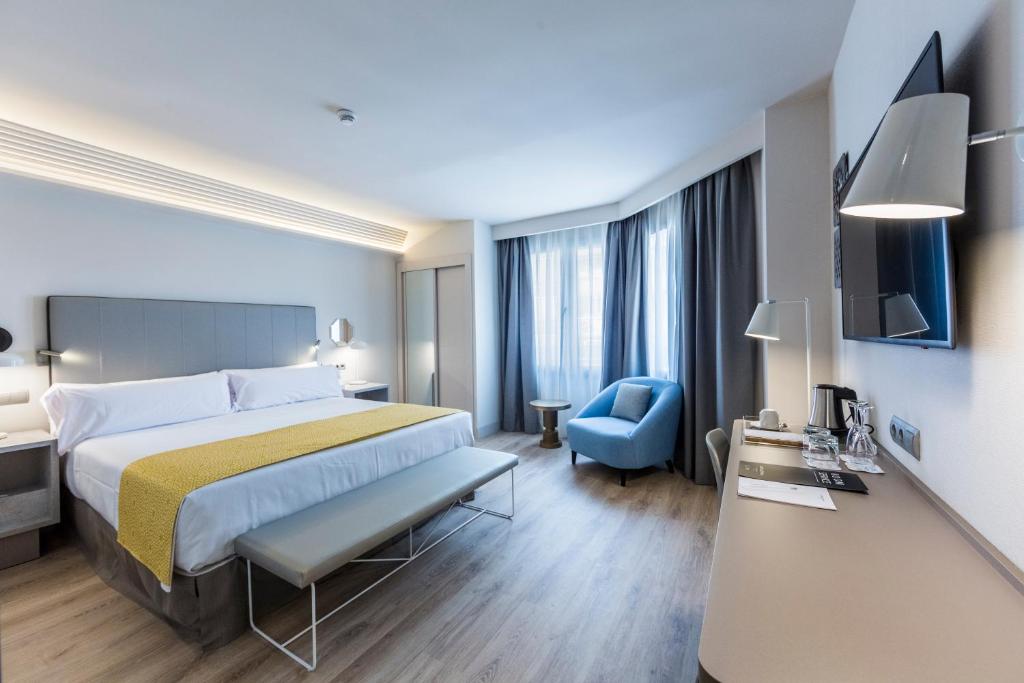 Двухместный (Улучшенный двухместный номер с 1 кроватью) отеля Catalonia Granada, Гранада