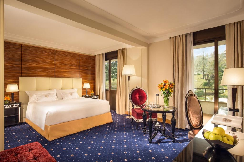 Двухместный (Улучшенный представительский двухместный номер с 1 кроватью и видом во внутренний двор) отеля Hotel Splendide Royal, Лугано
