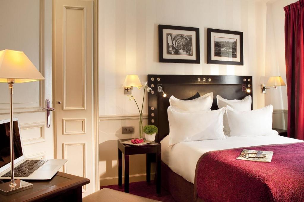 Двухместный (Классический одноместный или двухместный номер с 1 кроватью) отеля Hotel Duquesne Eiffel, Париж