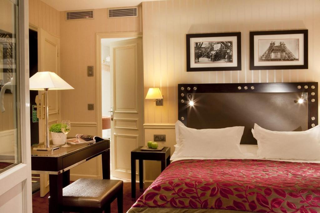 Двухместный (Улучшенный двухместный номер с 1 кроватью или 2 отдельными кроватями) отеля Hotel Duquesne Eiffel, Париж