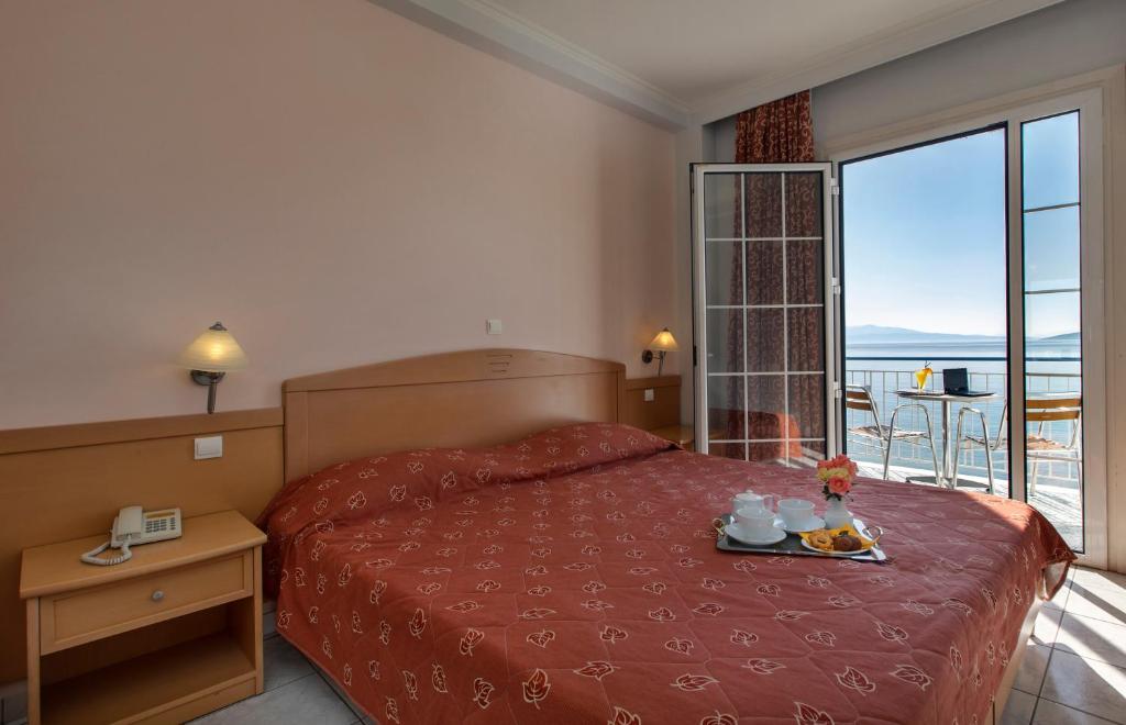 Двухместный (Двухместный номер с 1 кроватью или 2 отдельными кроватями и видом на море) отеля Hotel Tolo, Толон
