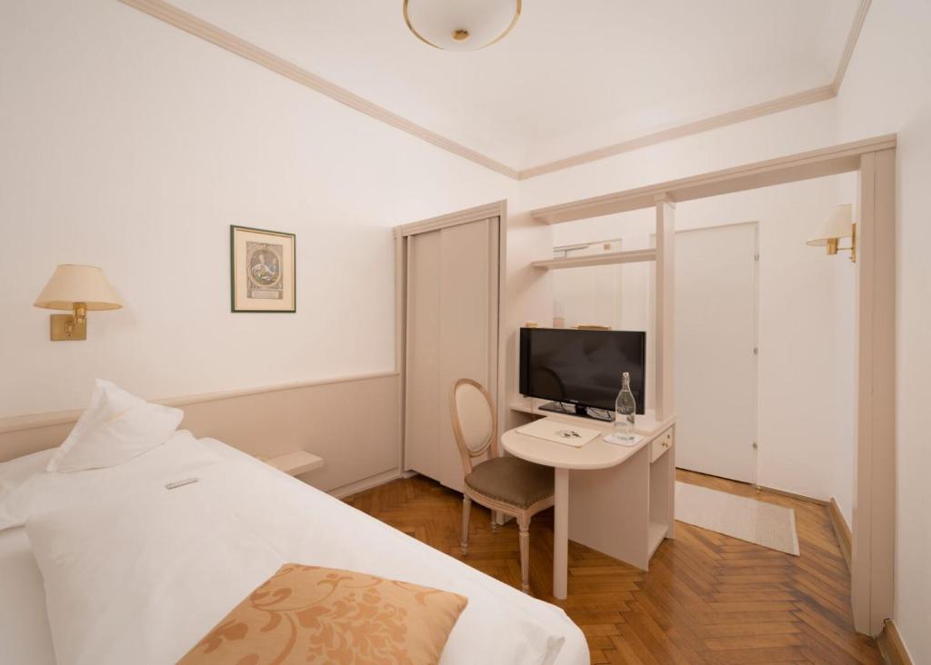 Двухместный (Стандартный двухместный номер с 1 кроватью) отеля Hotel Goldenes Lamm, Филлах