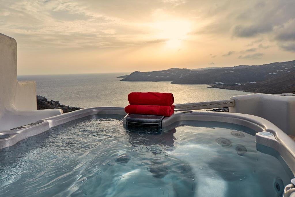 Двухместный (Номер «Пьюа» с гидромассажной ванной и видом на море) курортного отеля Myconian Avaton Resort, Элия (Эгейские острова)