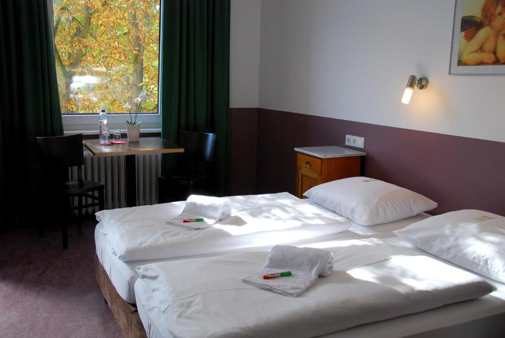 Двухместный (Двухместный номер с 2 отдельными кроватями и общей ванной комнатой) хостела Grand Hostel Berlin, Берлин