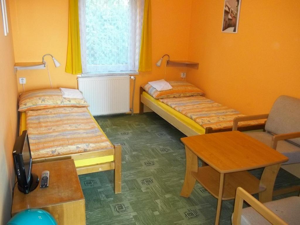 Двухместный (Двухместный номер с 2 отдельными кроватями) гостевого дома Dobroucky, Прага