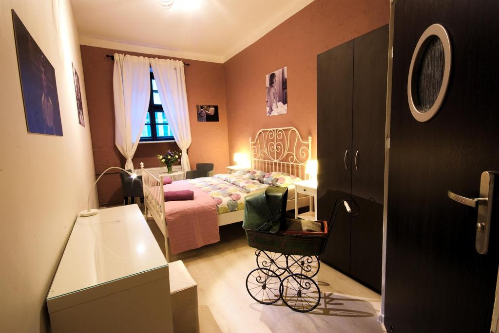 Двухместный (Двухместный номер с 1 кроватью и собственной ванной комнатой) хостела Rosemary's Hostel, Познань
