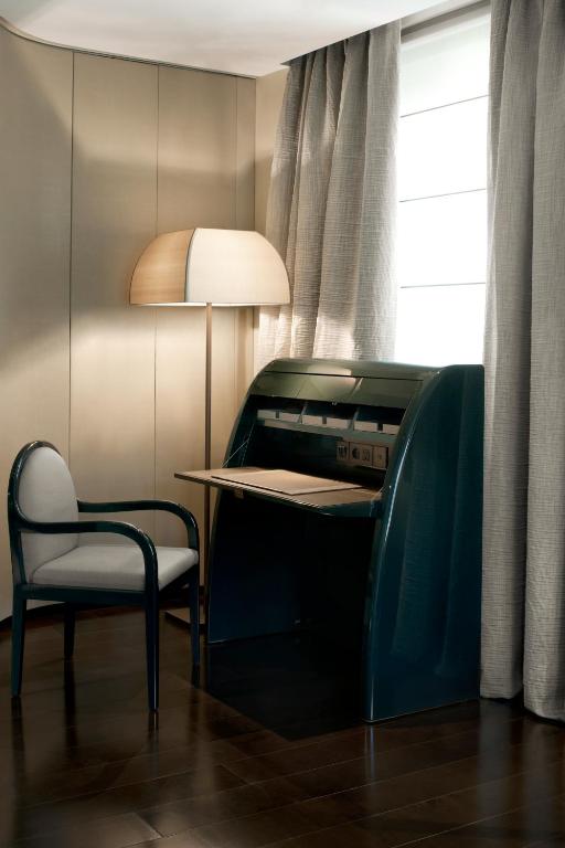 Двухместный (Двухместный номер «Премьер» с 1 кроватью или 2 отдельными кроватями) отеля Armani Hotel Milano, Милан
