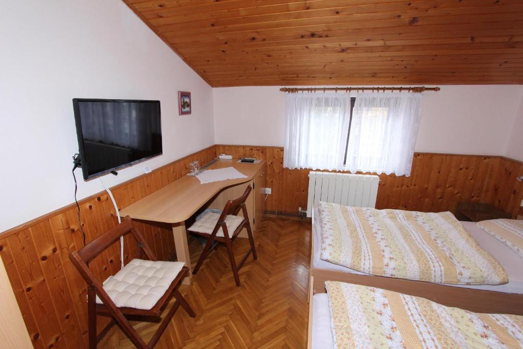 Двухместный (Двухместный номер с 2 отдельными кроватями) гостевого дома Apartments Aurora, Ровинь