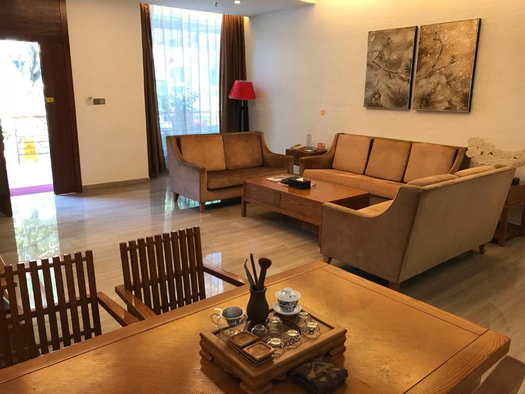 Сьюит (Двухуровневый люкс с 3 спальнями) апарт-отеля Guangzhou Baiming Fangyuan Apartment, Гуанчжоу