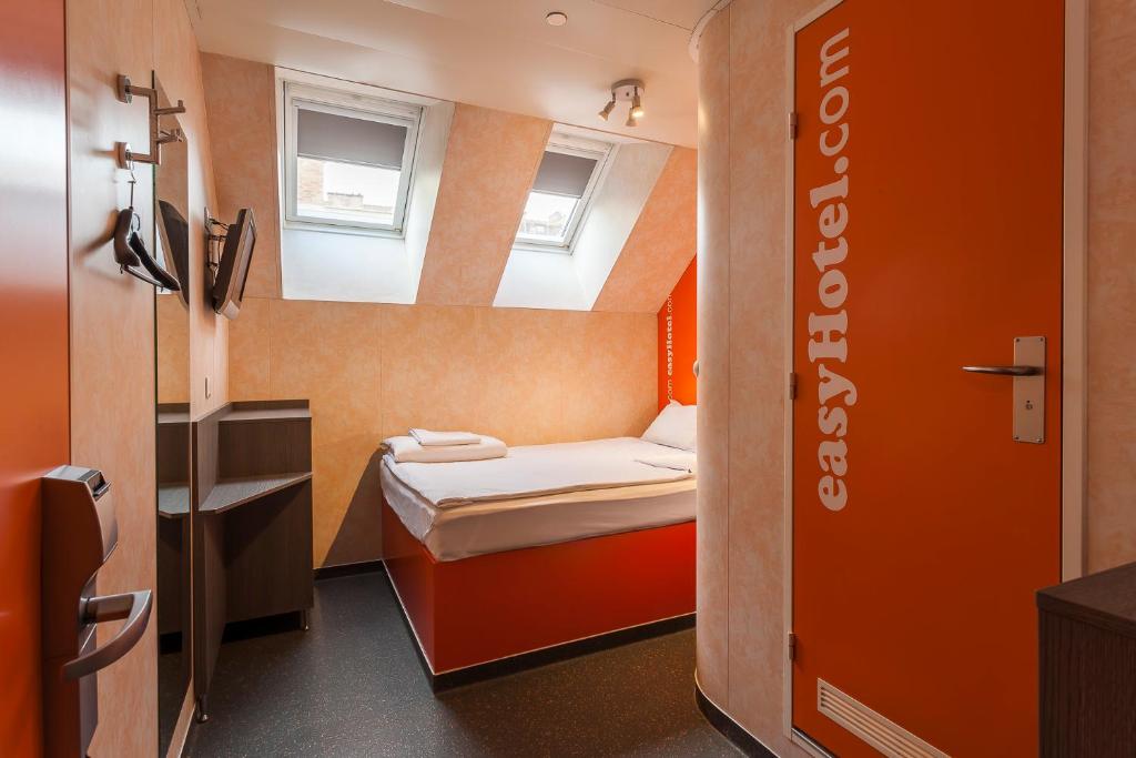 Двухместный (Небольшой двухместный номер с 1 кроватью), easyHotel Budapest Oktogon