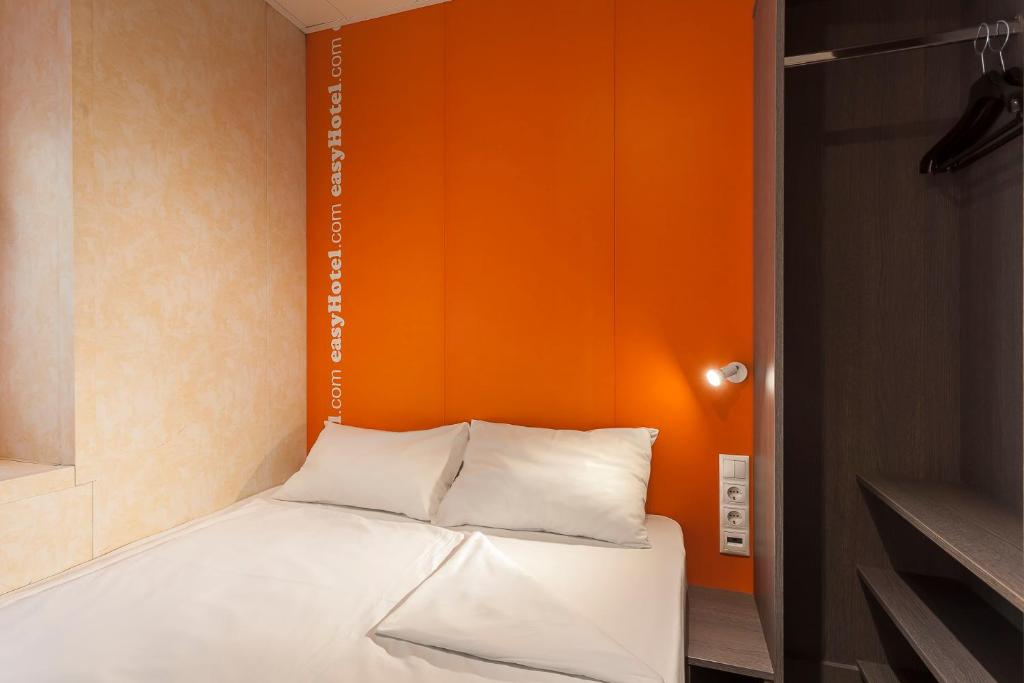 Двухместный (Небольшой двухместный номер с 1 кроватью), easyHotel Budapest Oktogon