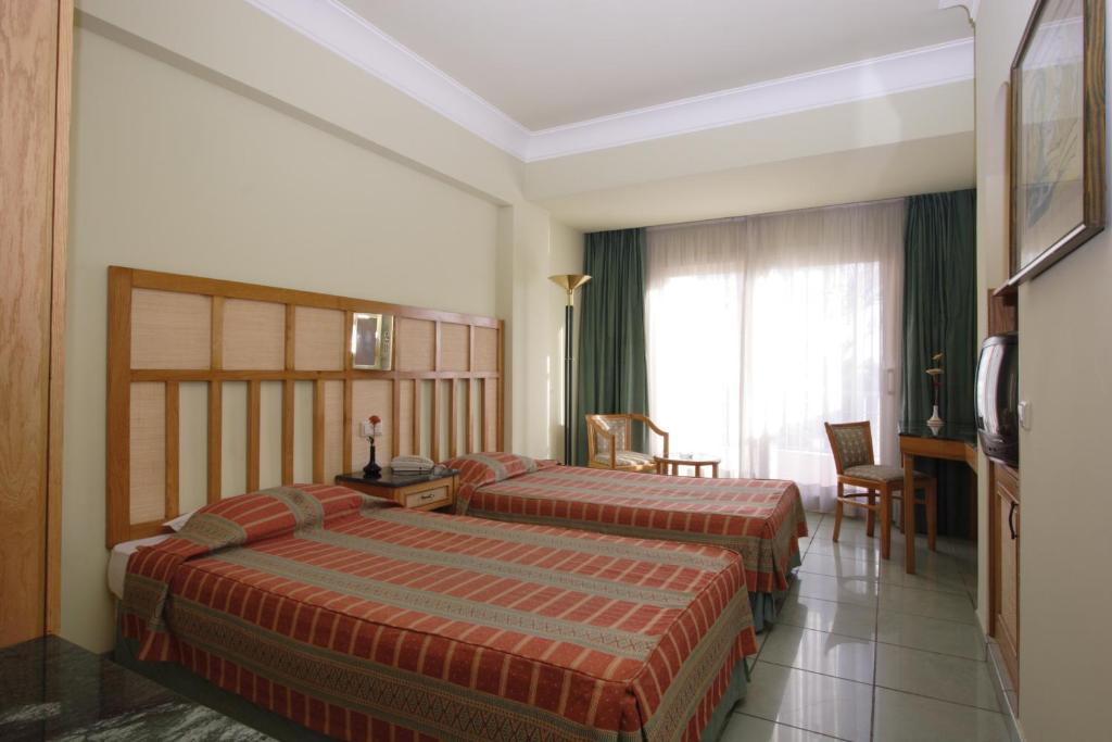 Двухместный (Стандартный двухместный номер с 1 кроватью с видом на бассейн или на море) курортного отеля Sea Garden Hotel, Хургада