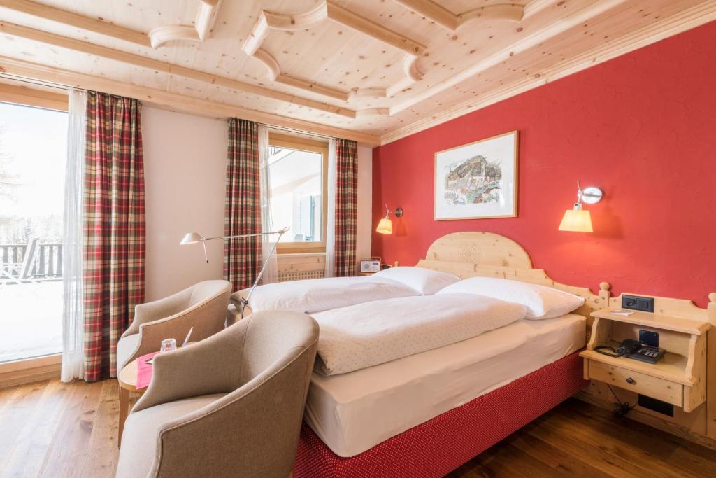 Двухместный (Улучшенный двухместный номер с 1 кроватью и балконом) отеля Hotel Chesa Randolina, Санкт-Мориц